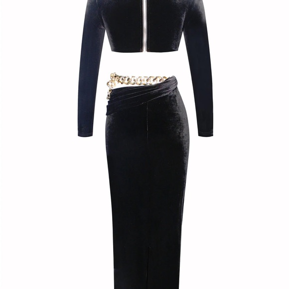 MISS CIRCLE FRANCESCA BLACK DEEP V CUTOUT VELVET GOWN WITH GOLD CHAIN - Picture 5 of 7